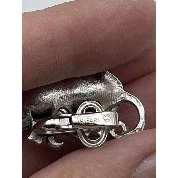 Crown Trifari SINGLE Peas in Pod Peapod Clip On Earring Silver-Tone Vtg READ - Picture 6 of 13